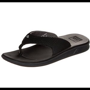 NWT Men’s Reef Rover black flip flops, Size 7 (39)